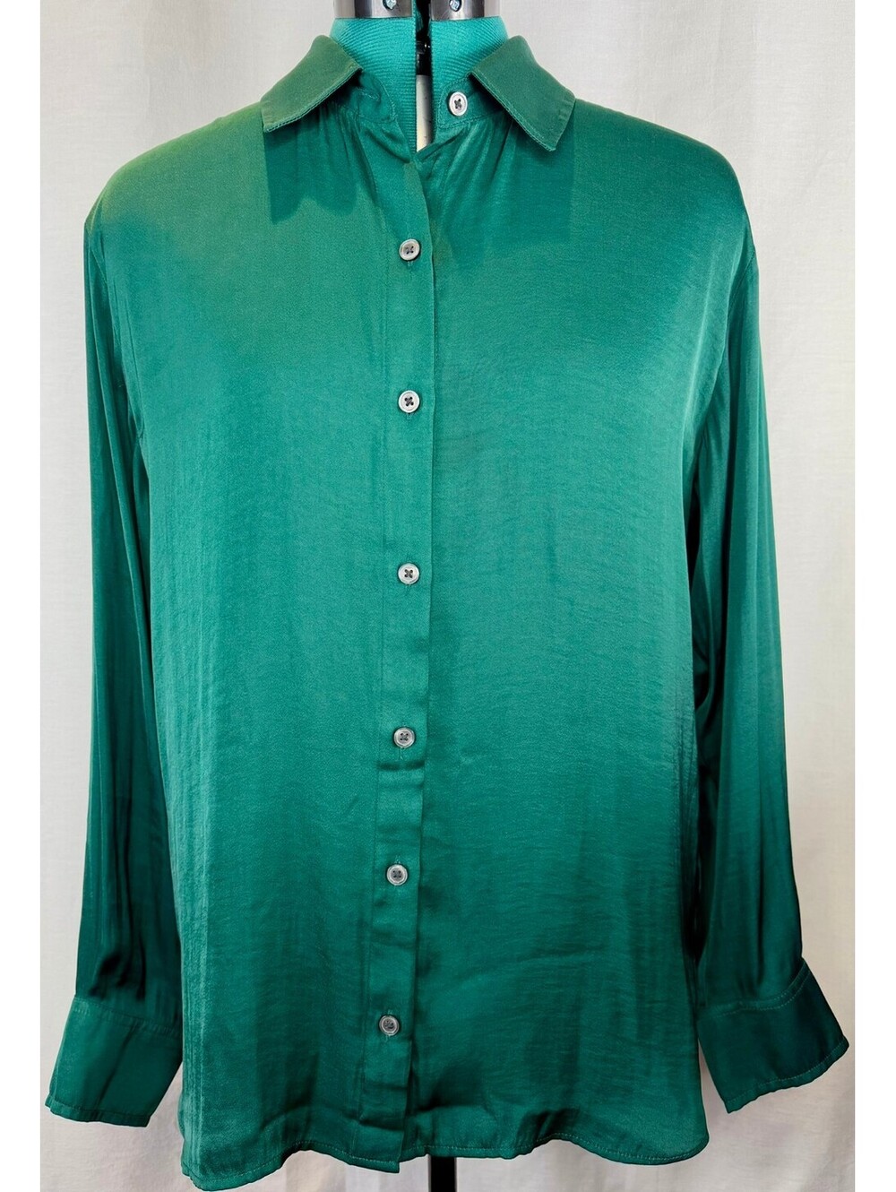 Banana Republic Women’s M Emerald Green Satin Button Down Blouse